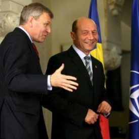 Генералният секретар на НАТО е посрещнат от президента на Румъния