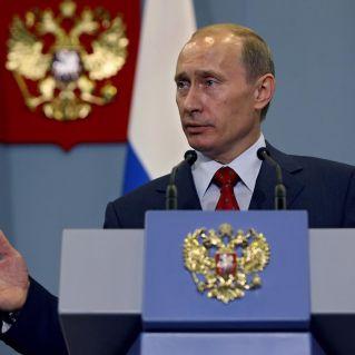 Владимир Путин държи реч при визитата на Буш в Сочи