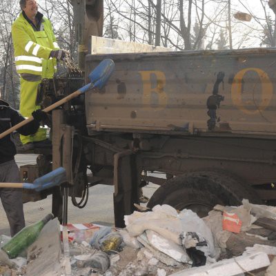 Чистене на боклука в София