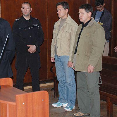 Близнаците Георги (вдясно) и Йонко Радославови Илчеви бяха оправдани за убийството на баща си