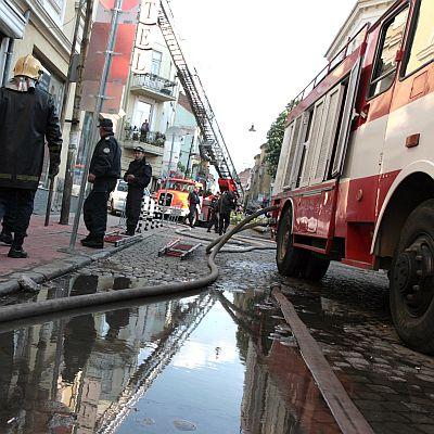 Голям пожар избухна в центъра на София