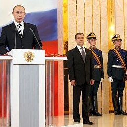 Владимир Путин предава президентския пост