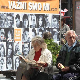 Предизборни плакати агитират сърбите да гласуват