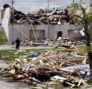 Къща, съборена от торнадо в щата Мисури