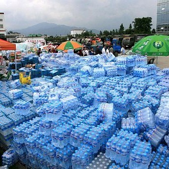 минерална вода - помощи за Китай след земетресението