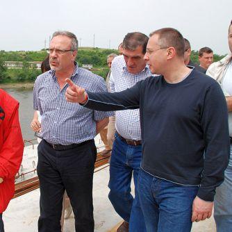 Станишев, придружен от Гагаузов, инспектира строителството на магистрала  Тракия