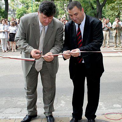 Вече бившият шеф на Агенция Митници Асен Асенов и подалият оставка шеф на митническата дирекция в Бургас Димчо Кирязов