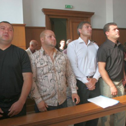 Петимата полицаи, обвинени за смъртта на Чората