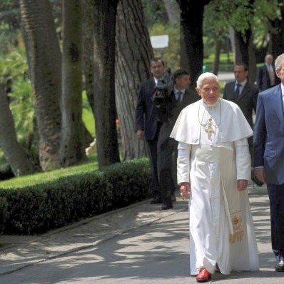 Двамата се разходиха в градините на Ватикана