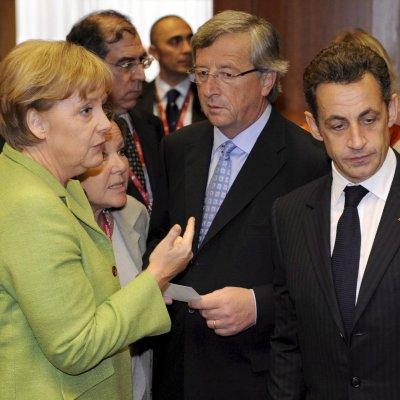 Канцлер Ангела Меркел, министър-председателя на Люксенбург Жан-Клод Юнкер и френски президент Никола Саркози в началото на кръгла маса по време на двудневната среща на върха на ЕС на държавните и правителствени ръководители