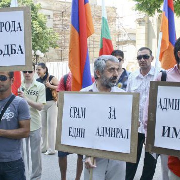 Протестът на арменците пред Областна управа във Варна