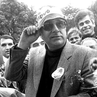 Андрей Луканов е български политик от БКП и БСП. Той е министър-председател на България в 76-то (1990) и 77-то (1990)правителства. На 2 октомври 1996 е застрелян пред дома му в София.