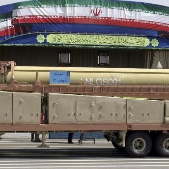 Иран извършва опити с ракети