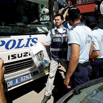 Турска полиция охранява протест в Анкара
