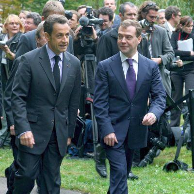 Саркози и Медведев участваха в Конференцията за световна политика