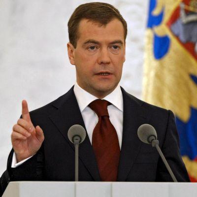 Медведев: Войната в Грузия и финансовата криза са следствия от политиката на САЩ