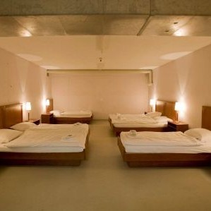 Леглата в хотел  Нула Звезди  струват между 7 и 20 евро