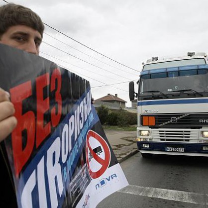 Протест срещу тирове в Горубляне