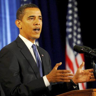 Обама призова шефовете на корпорации да си спестят бонусите
