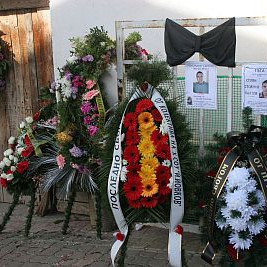 Стотици близки,приятели и познати бяха на погребението на студента Стоян Балтов