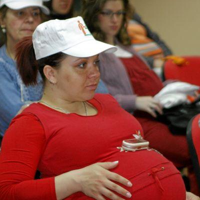 63  бременни са били  назначени  като общи работници