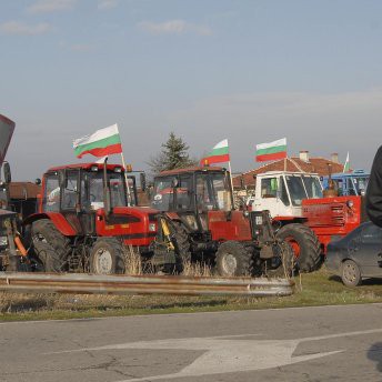 Причина за протеста са и ниските изкупни цени на зърното.