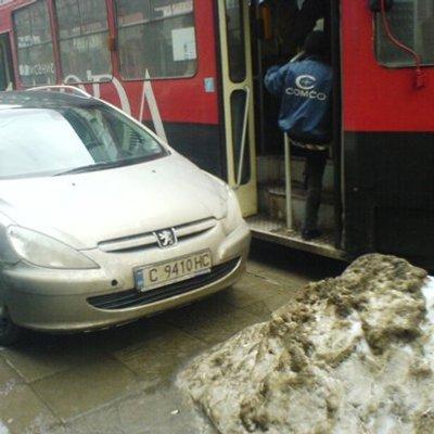 Как паркират някои в София