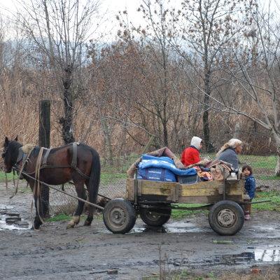 Ромите се бяха разположели успоредно на ЖП-линията, в района на бившата зеленчукова борса