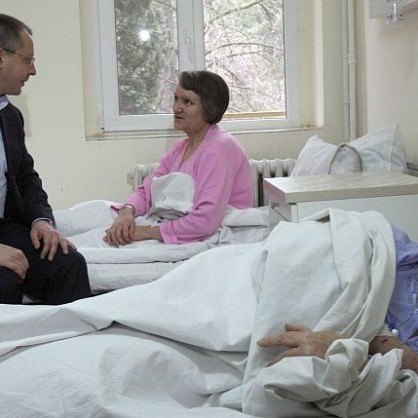 Сергей Станишев на посещение в белодробната болница в Перник