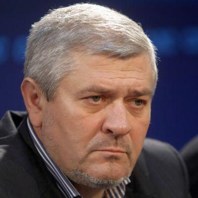 Ваньо Шарков внесе седмия вот на недоверие към кабинета  Станишев