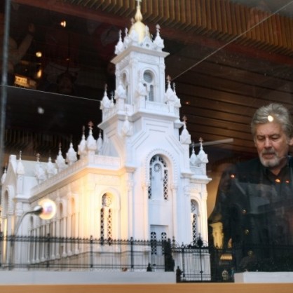макет на Желязната църква на изложение в София
