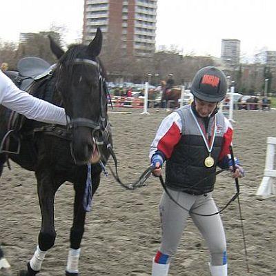 Росица Димова с чистокръвната английска кобила Голгота спечелиха конното състезание за Тодоров ден в Бургас