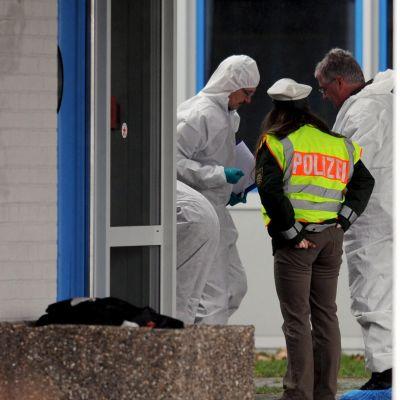 Полицията намери телата на осем ученички, на едно момче и на три учителки
