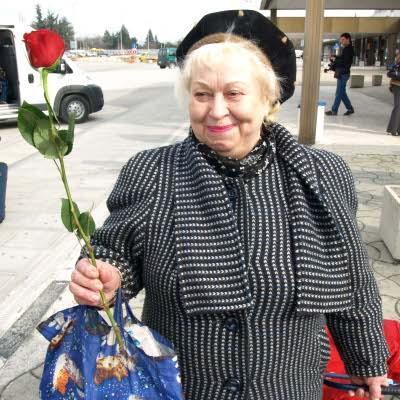 Първите туристи на Варна са руснаци. Те бяха посрещнати на летището с традицонната българска роза