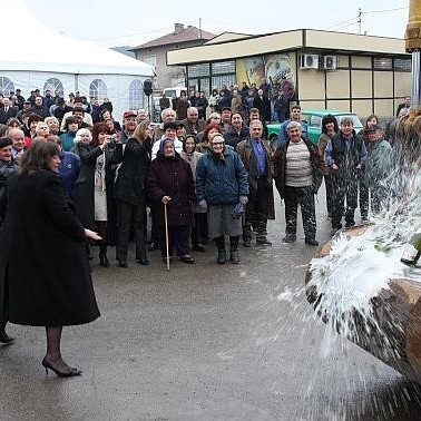 Министър на околната среда и водите Джевдет Чакъров и кметът на Перник Росица Янакиева дадоха началото на изпълнението на проект  Канализация на град Перник