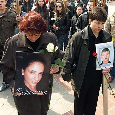 Майката на убитата Радостина във Варна и майката на на убития 18-годишен Светлан Стоянов от село Тръстиково