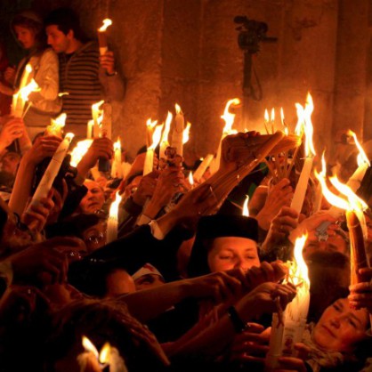 Благодатният огън първо слезе при православните християни в Йерусалим