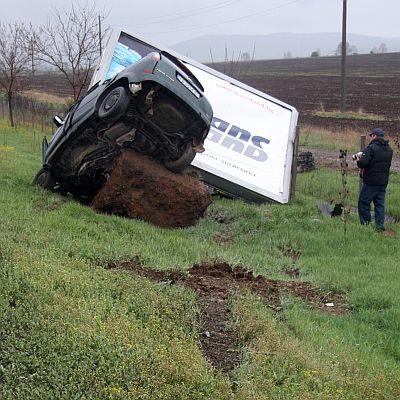 Двама млади мъже загинаха при тежка автомобилна катастрофа на магистрала Хемус в посока Варна