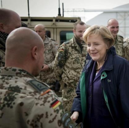 Ангела Меркел сред германските военни в Афганистан
