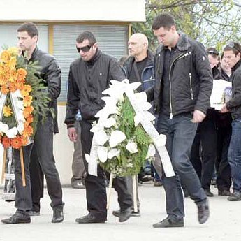 Близо 200 души си взеха завинаги сбогом с 25-годишния Кирил Христов в Перник