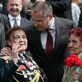 Премиерът Сергей Станишев също бе на военния парад