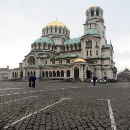 Площад  Александър Невски  с храма
