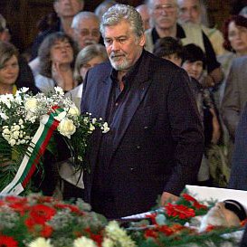 Стефан Данаилов се поклони пред тленните останки на Петър Слабаков