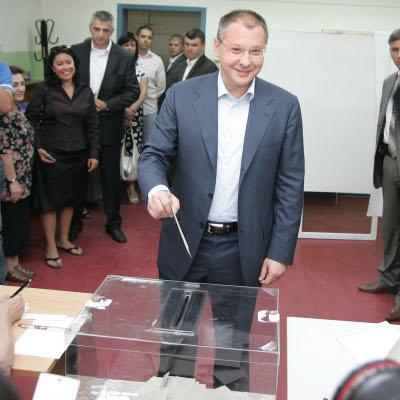 Станишев посочи, че се надява избирателната активност днес  да бъде по-висока от колкото през 2007 г.