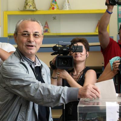 Лидерът на ДПС Ахмед Доган гласува в 52-ро ОУ  Цанко Церковски  в Бояна
