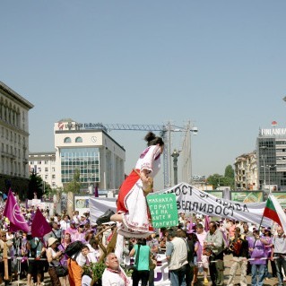 В протеста участват металурзи и миньори, учители, работници в транспортния сектор, медицински служители, ловци и риболовци, както и животновъди и млекопроизводители