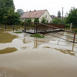 Наводнено село в Югозападна Полша