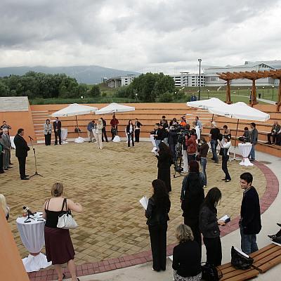 Амфитеатър има в комплекса край летище София