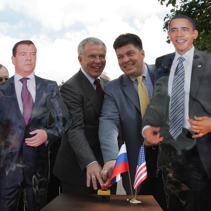 В центъра на Москва бе сложен  Reset  бутон за символично рестартиране на руско-американските отношения