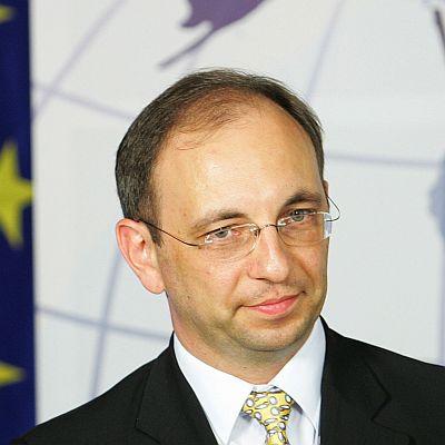 Министърът на държавната администрация Николай Василев